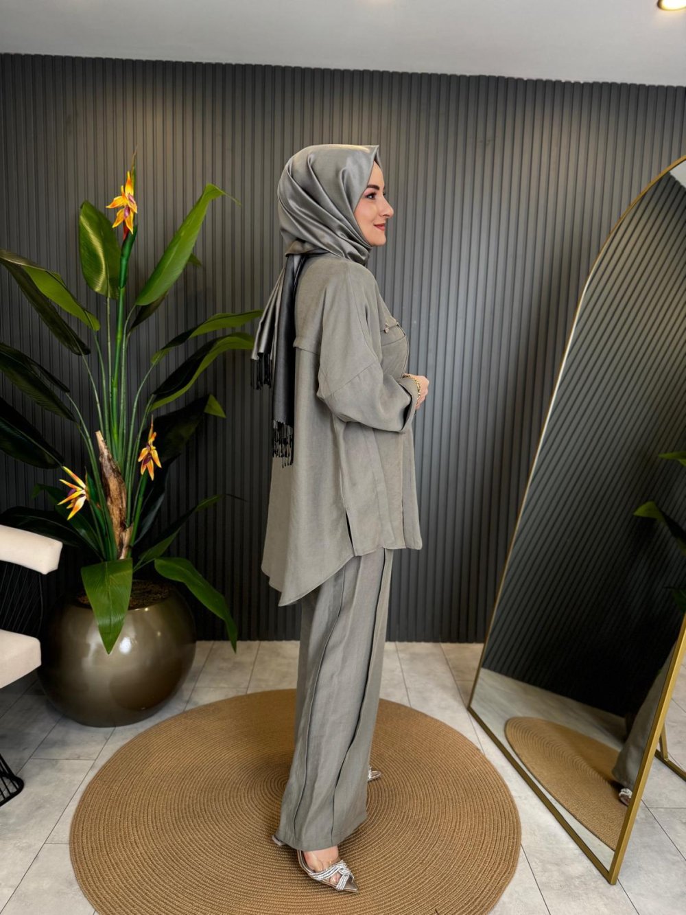 Gray Pants Suit with Silver Coin Embroidery