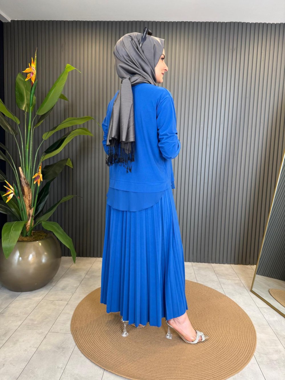 Stone and Chiffon Detailed Pleated Tilda Set in Cobalt Blue