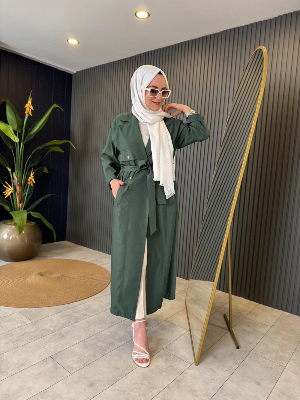Single Pocket Staple Detailed Dubai Belted Coat Green