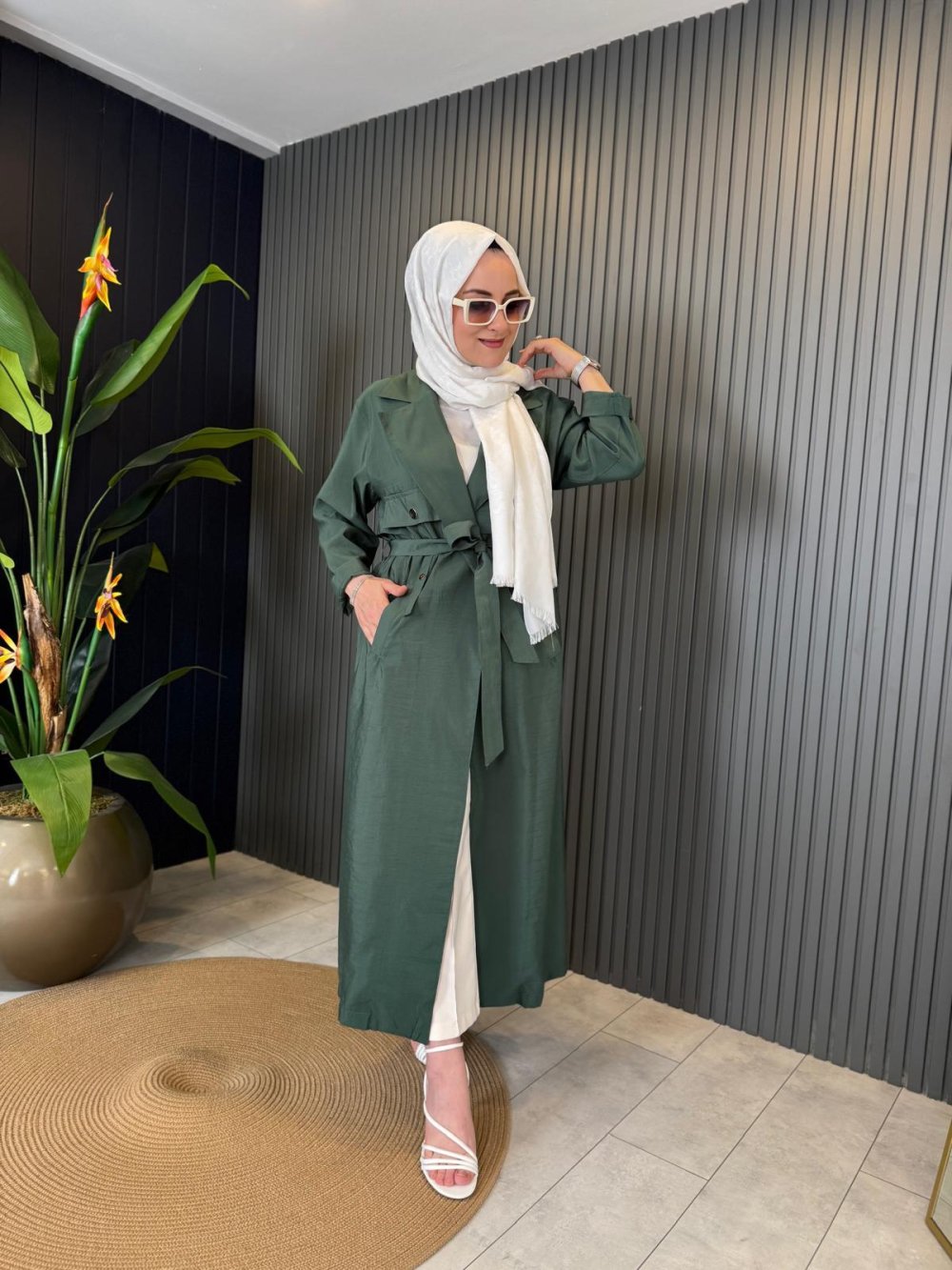 Single Pocket Staple Detailed Dubai Belted Coat Green