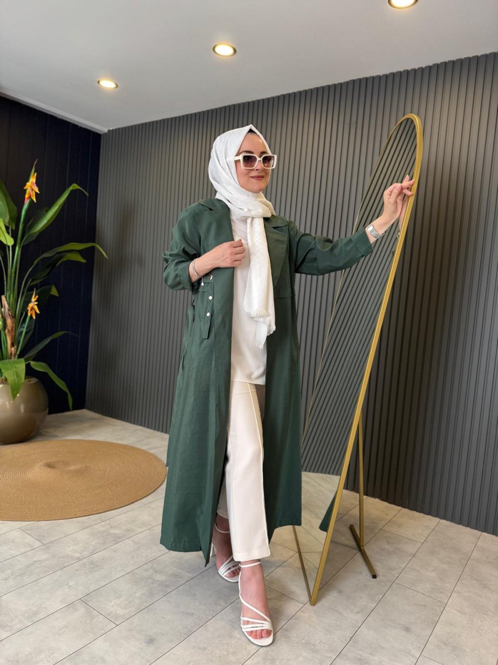 Single Pocket Staple Detailed Dubai Belted Coat Green