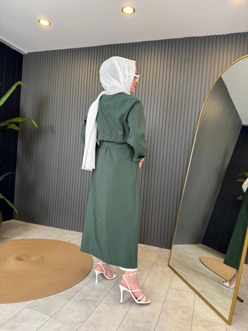 Single Pocket Staple Detailed Dubai Belted Coat Green