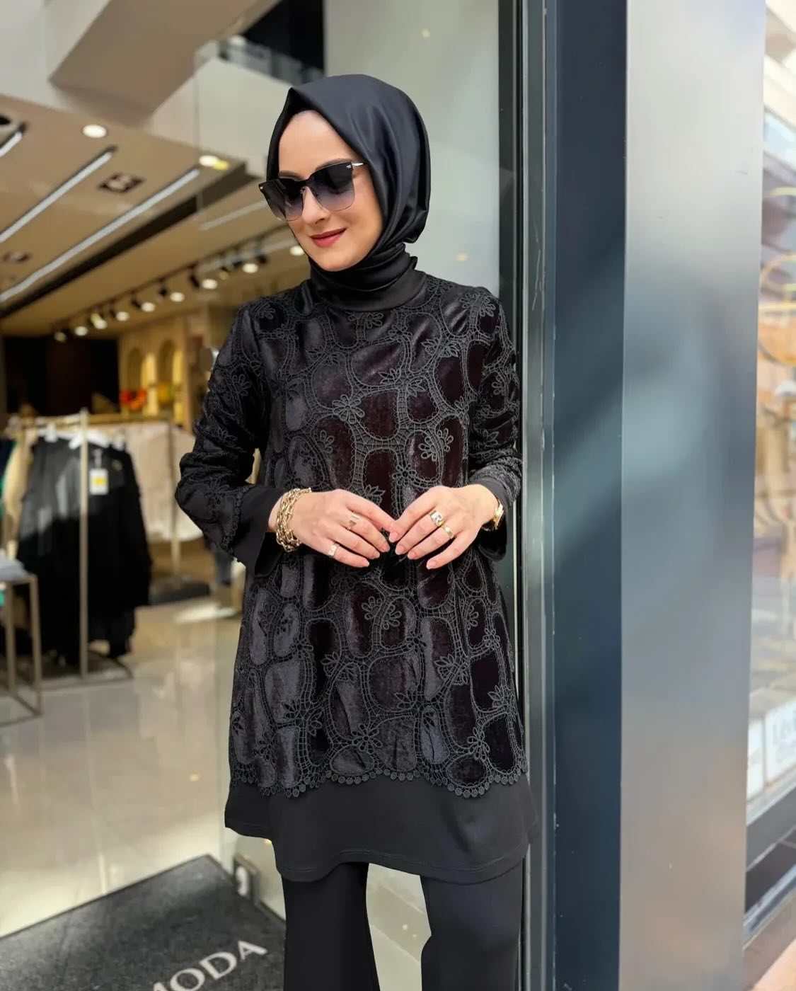 Black Velvet Lace Detailed Set