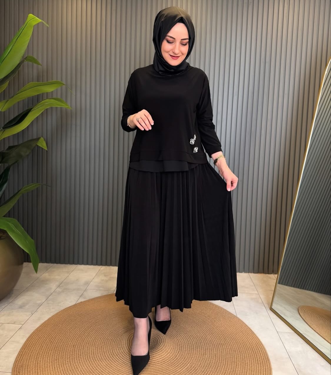 Stone and Chiffon Detailed Pleated Tilda Set