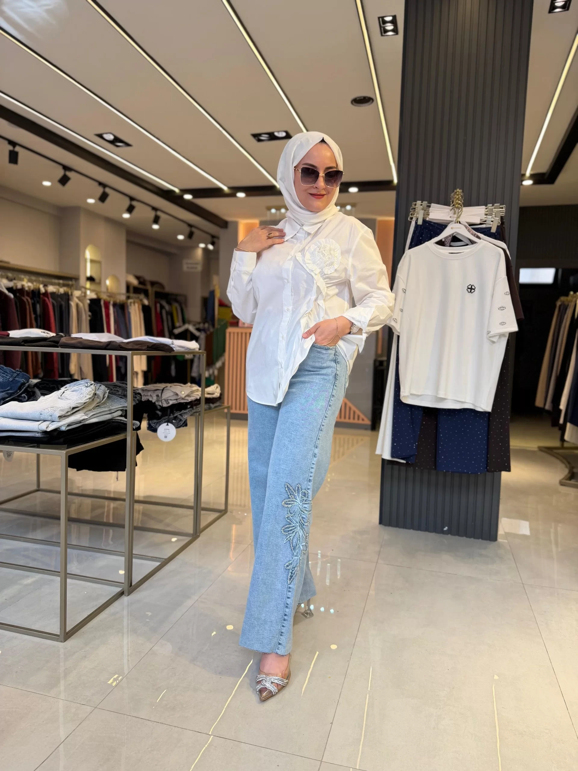 Flower and Gem Embellished Jeans - Image 7