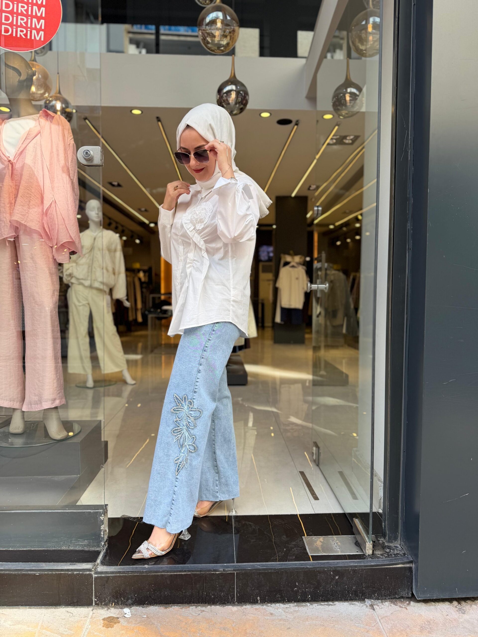 Flower and Gem Embellished Jeans - Image 5